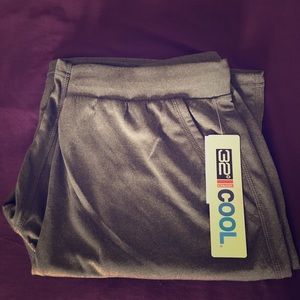 Medium men’s shorts. 32 degree brand